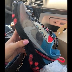 💸SOLD💸 Nike React Element 87 Solar Red